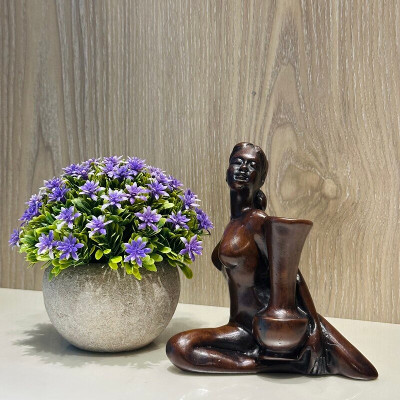 THAI LADY PEN HOLDER