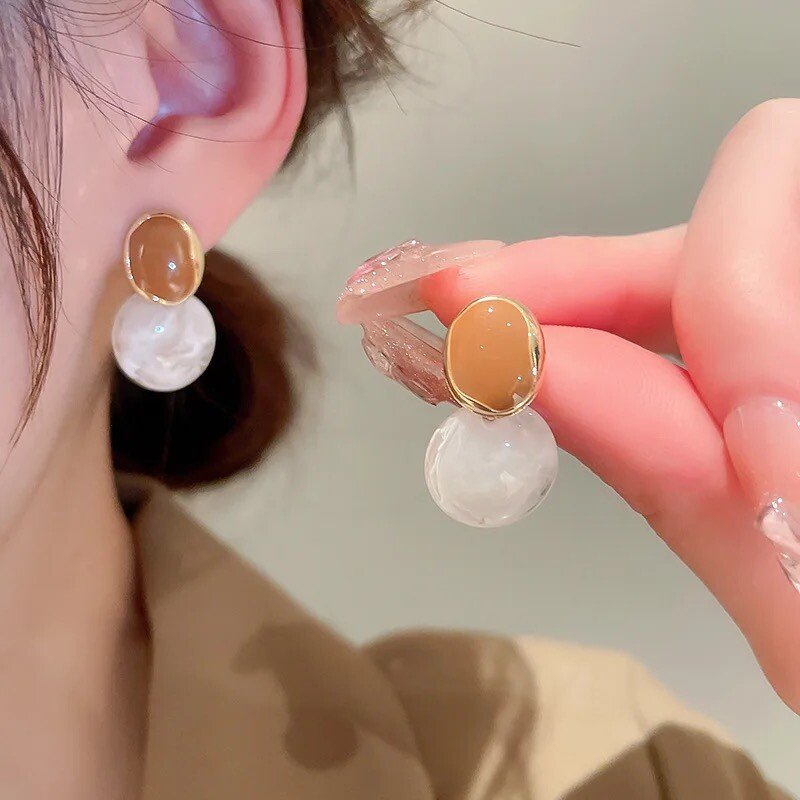 Chic Caramel Earrings